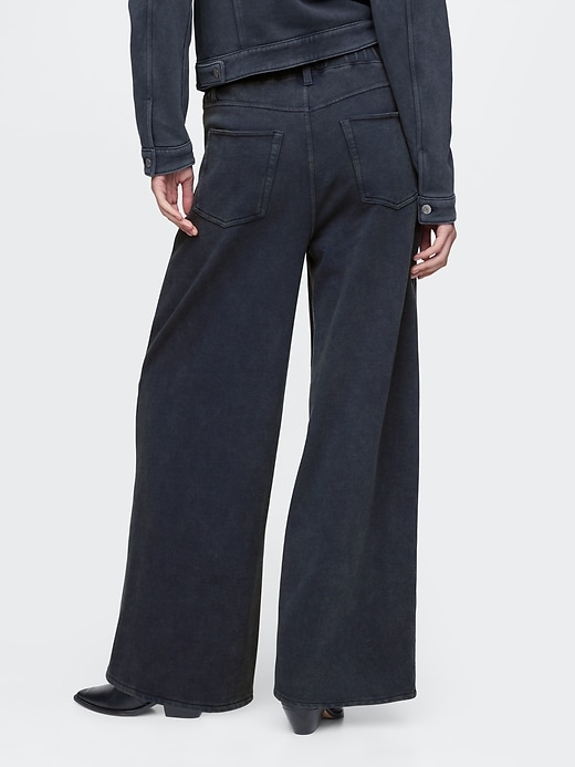 jeans larghi e pesanti della tuta