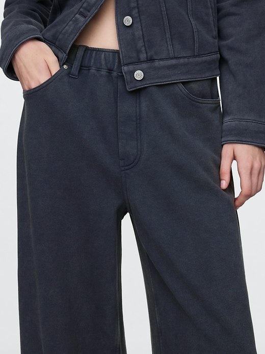jeans larghi e pesanti della tuta