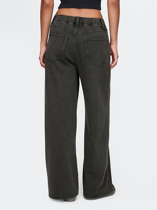 jeans larghi e pesanti della tuta