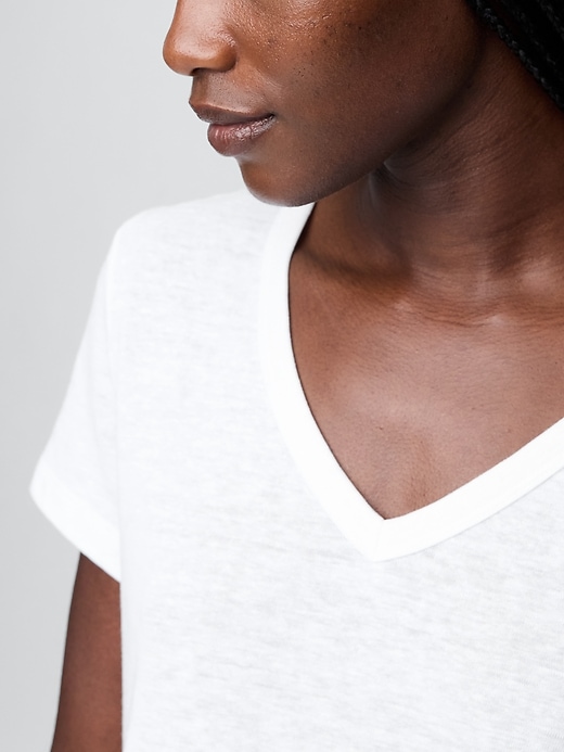 t-shirt corta con scollo a v in misto lino