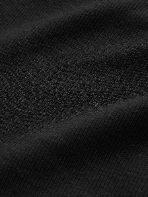 canotta corta moderna con scollo a grembiule