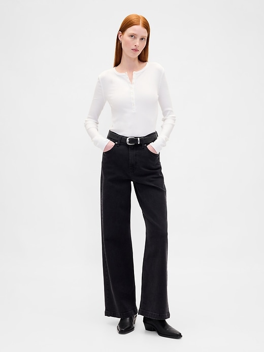 maglietta henley a coste moderne