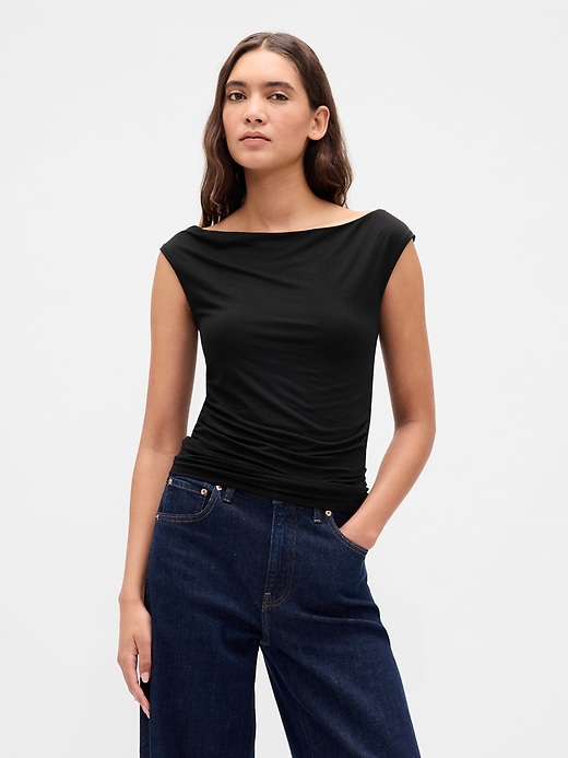 top corto arricciato con spalle scoperte