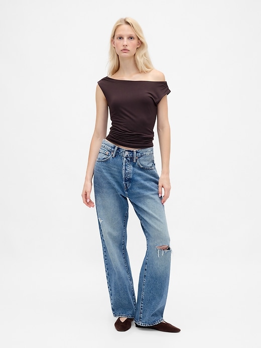 top corto arricciato con spalle scoperte