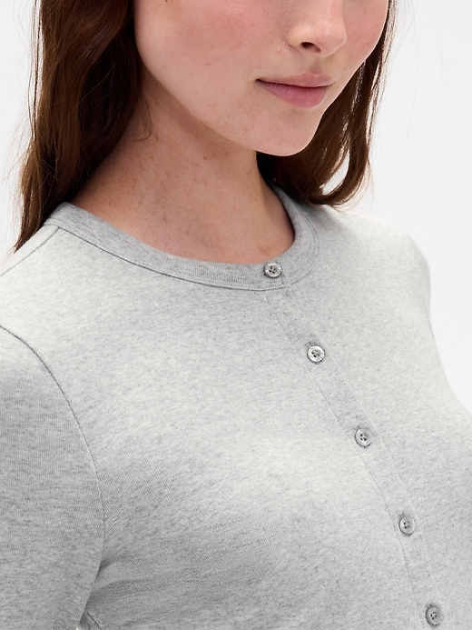 cardigan moderno con scollo rotondo