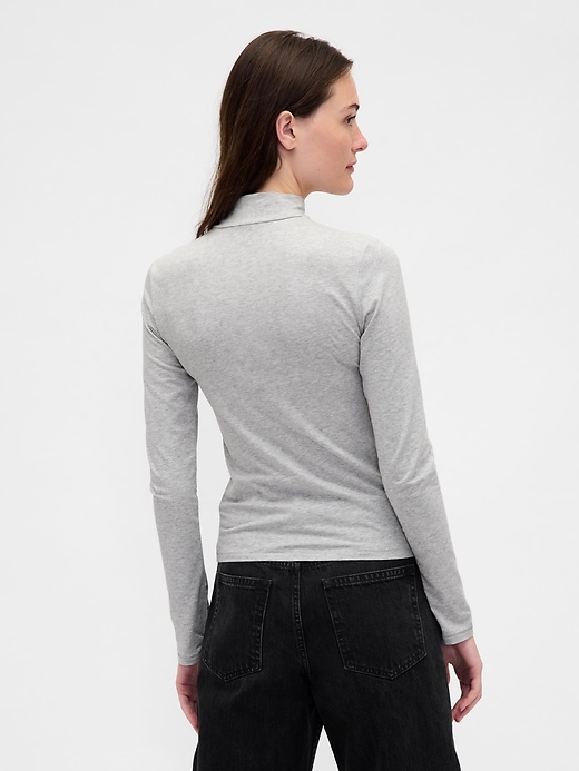 t-shirt a collo alto in jersey closeknit
