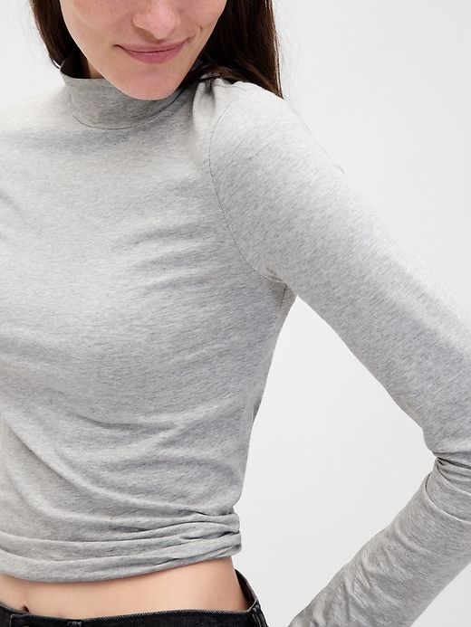 t-shirt a collo alto in jersey closeknit
