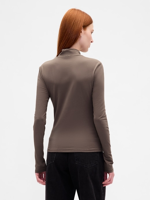 t-shirt a collo alto in jersey closeknit