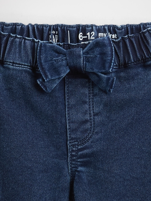 jeans a coste con fiocco in maglia per neonati
