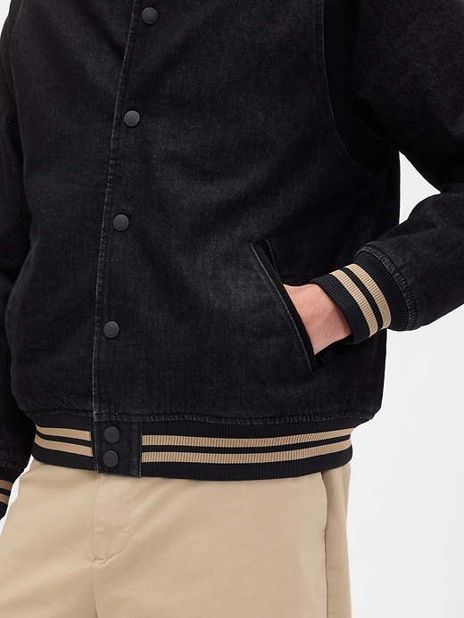 giacca in denim oversize stile college