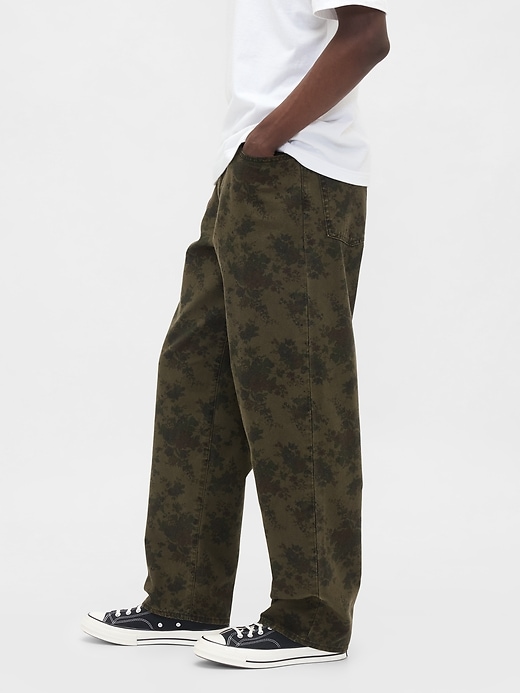 jeans larghi in tela floreale