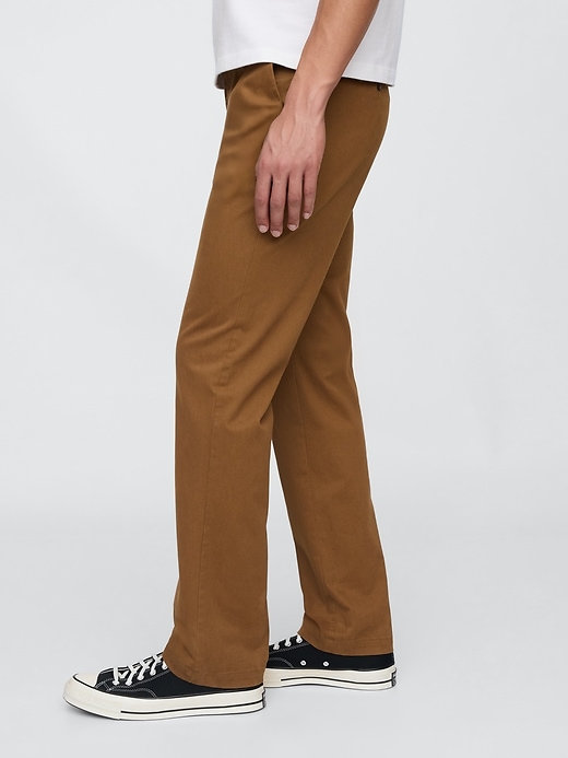 pantaloni cachi dritti moderni