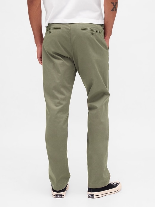 pantaloni cachi dritti moderni