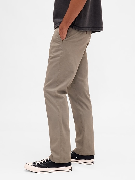 pantaloni cachi dritti moderni