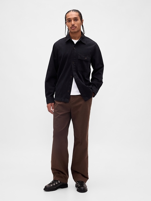 pantaloni cachi larghi moderni