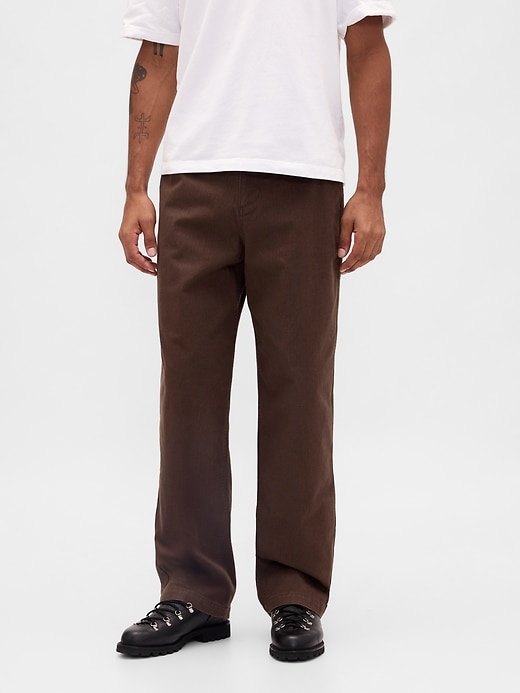pantaloni cachi larghi moderni
