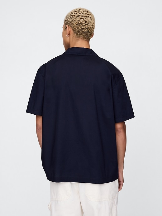 camicia in popeline con occhielli
