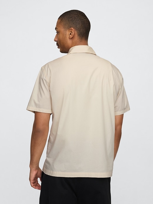 camicia in popeline con occhielli