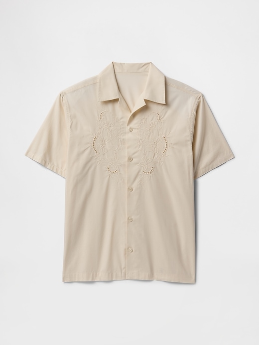 camicia in popeline con occhielli