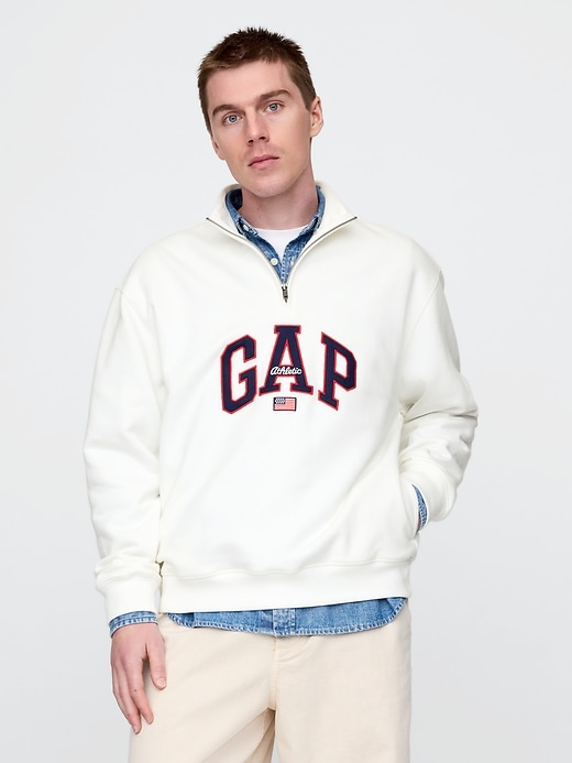 maglione pesante con logo ad arco